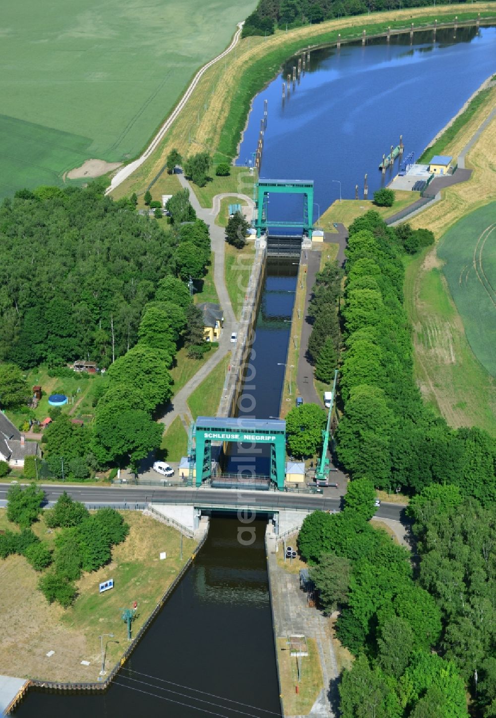 Aerial photograph Niegripp - Locks - plants on the banks of the waterway in Niegripp in the state Saxony-Anhalt