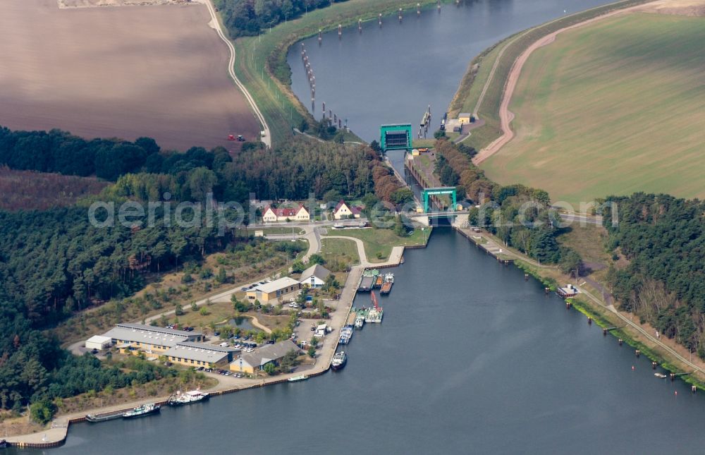 Niegripp from the bird's eye view: Locks - plants on the banks of the waterway in Niegripp in the state Saxony-Anhalt