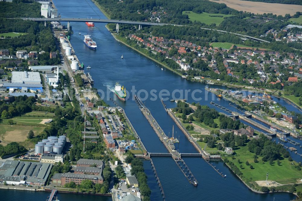 Aerial photograph Kiel - Locks - plants on the banks of the waterway of the Nord-Ostsee-Kanal in Kiel in the state Schleswig-Holstein