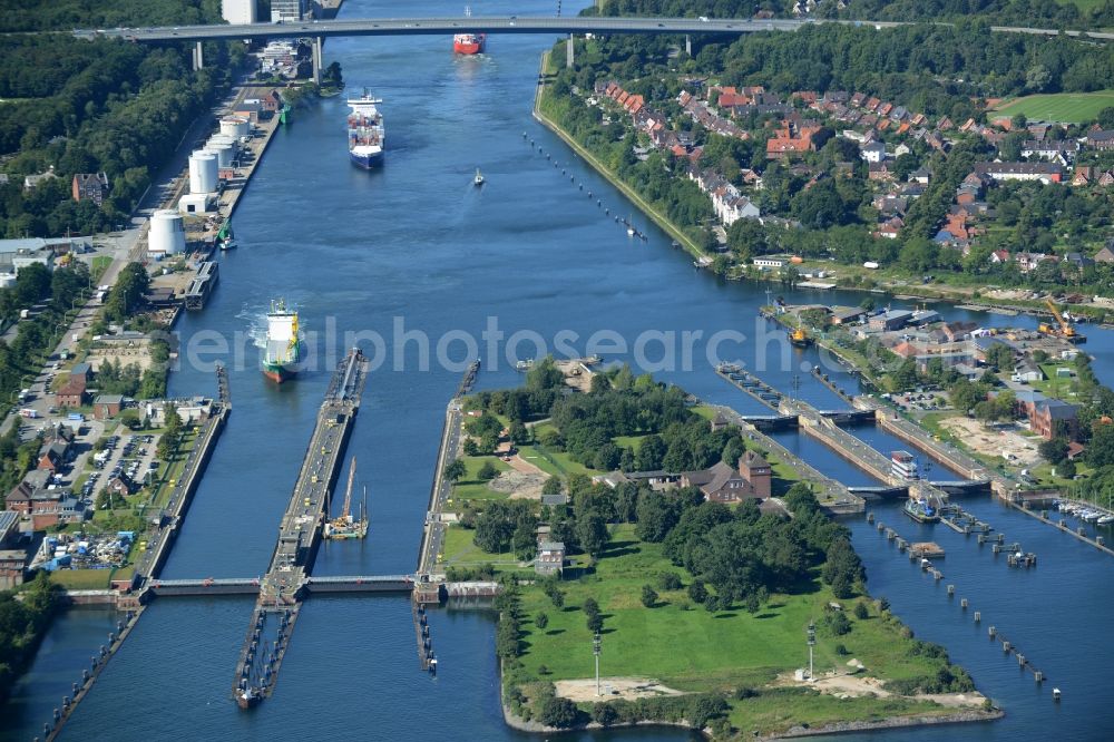 Kiel from the bird's eye view: Locks - plants on the banks of the waterway of the Nord-Ostsee-Kanal in Kiel in the state Schleswig-Holstein