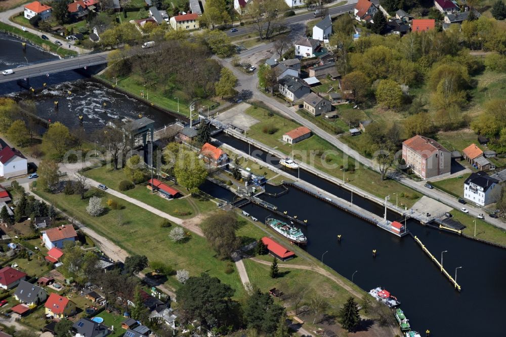 Königs Wusterhausen from above - Locks - plants on the banks of the waterway of the Oder-Spree-Kanal in Koenigs Wusterhausen in the state Brandenburg