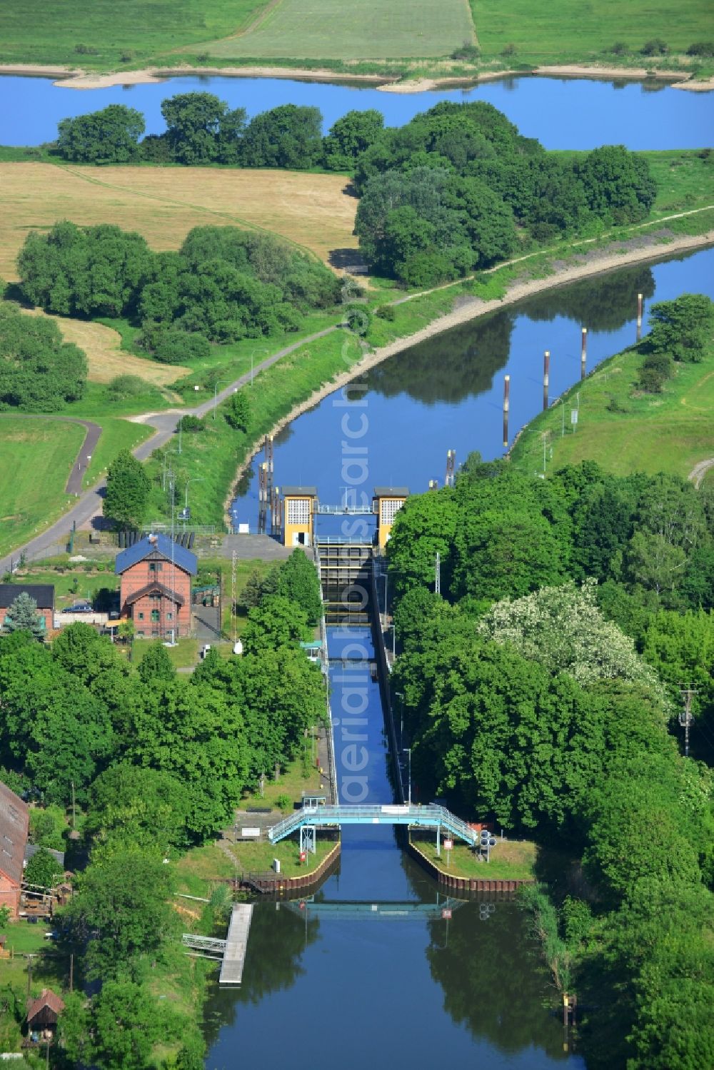 Aerial image Elbe-Parey - Locks - plants on the banks of the waterway of the Pareyer Verbindungskanals des Wasser- und Schifffahrtsamt Brandenburg in Elbe-Parey in the state Saxony-Anhalt