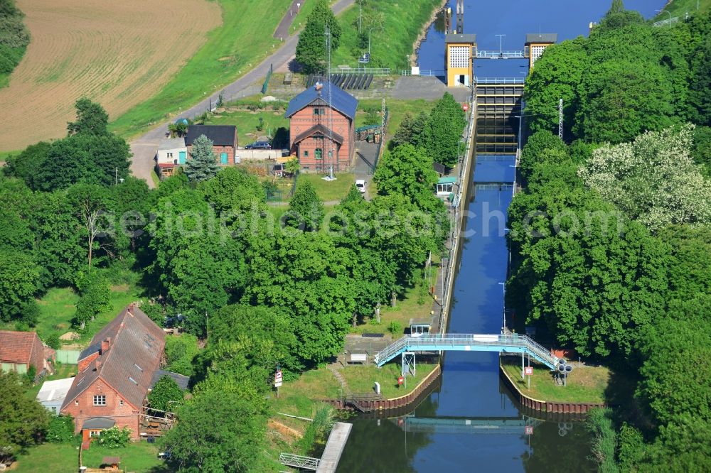 Aerial photograph Elbe-Parey - Locks - plants on the banks of the waterway of the Pareyer Verbindungskanals des Wasser- und Schifffahrtsamt Brandenburg in Elbe-Parey in the state Saxony-Anhalt