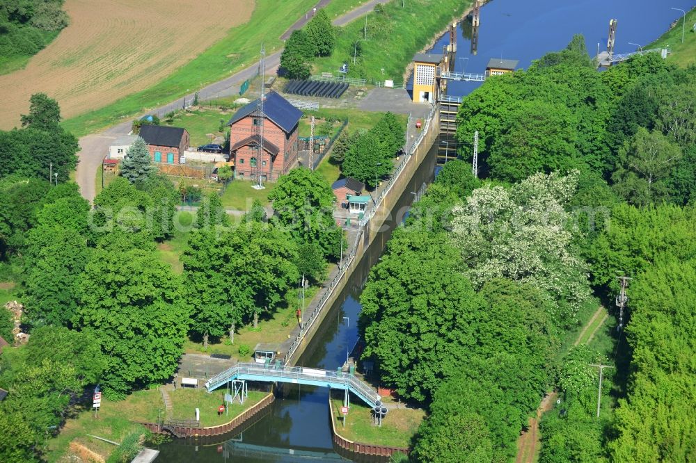 Elbe-Parey from above - Locks - plants on the banks of the waterway of the Pareyer Verbindungskanals des Wasser- und Schifffahrtsamt Brandenburg in Elbe-Parey in the state Saxony-Anhalt