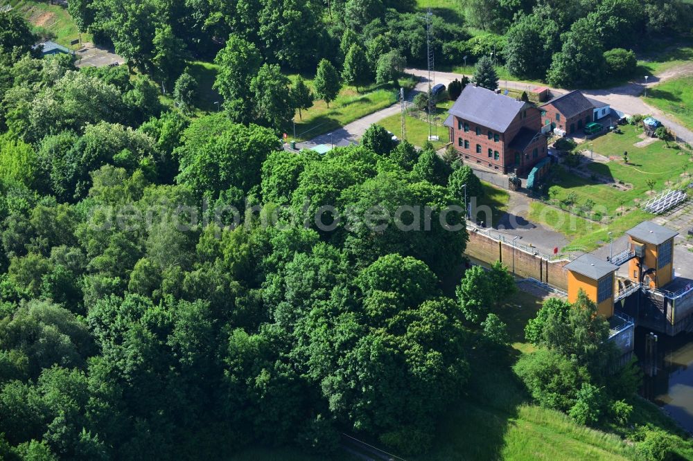 Elbe-Parey from the bird's eye view: Locks - plants on the banks of the waterway of the Pareyer Verbindungskanals des Wasser- und Schifffahrtsamt Brandenburg in Elbe-Parey in the state Saxony-Anhalt