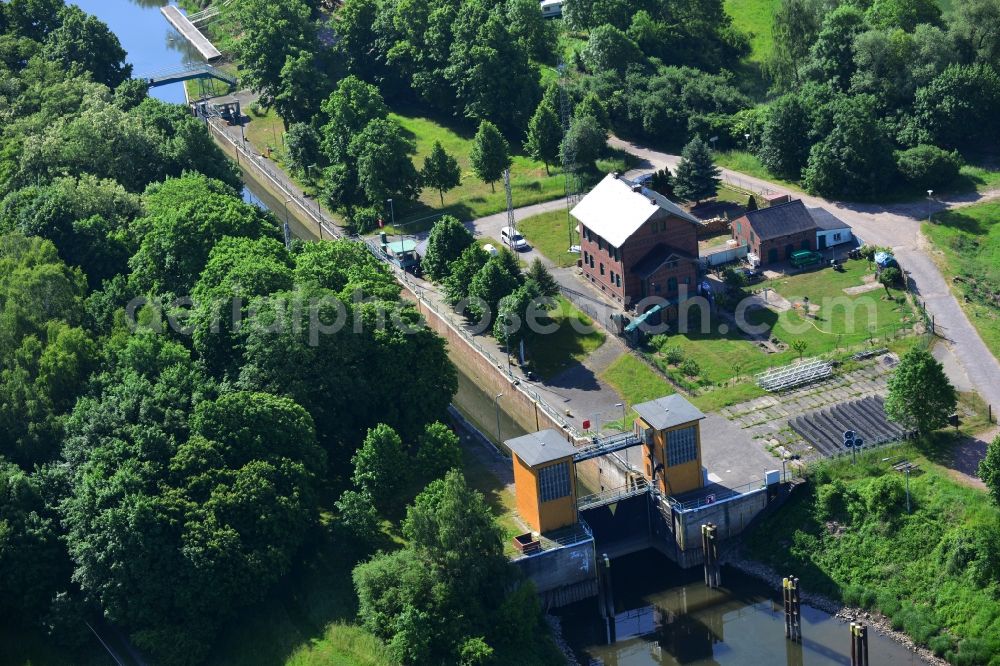 Aerial image Elbe-Parey - Locks - plants on the banks of the waterway of the Pareyer Verbindungskanals des Wasser- und Schifffahrtsamt Brandenburg in Elbe-Parey in the state Saxony-Anhalt