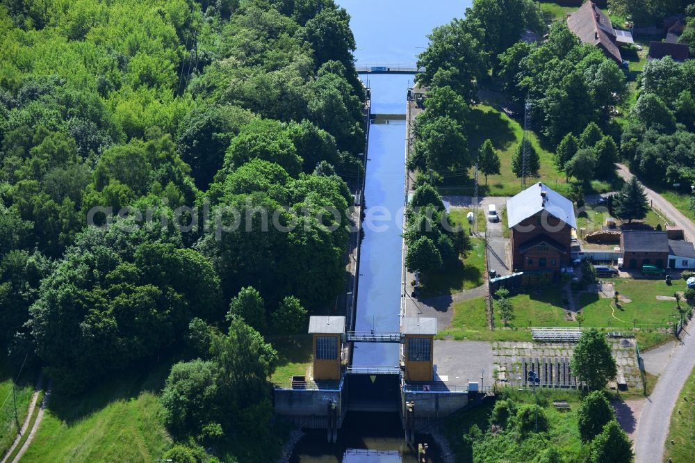 Aerial photograph Elbe-Parey - Locks - plants on the banks of the waterway of the Pareyer Verbindungskanals des Wasser- und Schifffahrtsamt Brandenburg in Elbe-Parey in the state Saxony-Anhalt