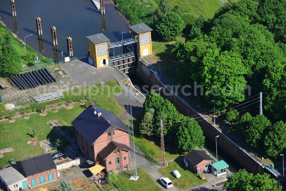 Aerial image Elbe-Parey - Locks - plants on the banks of the waterway of the Pareyer Verbindungskanals des Wasser- und Schifffahrtsamt Brandenburg in Elbe-Parey in the state Saxony-Anhalt