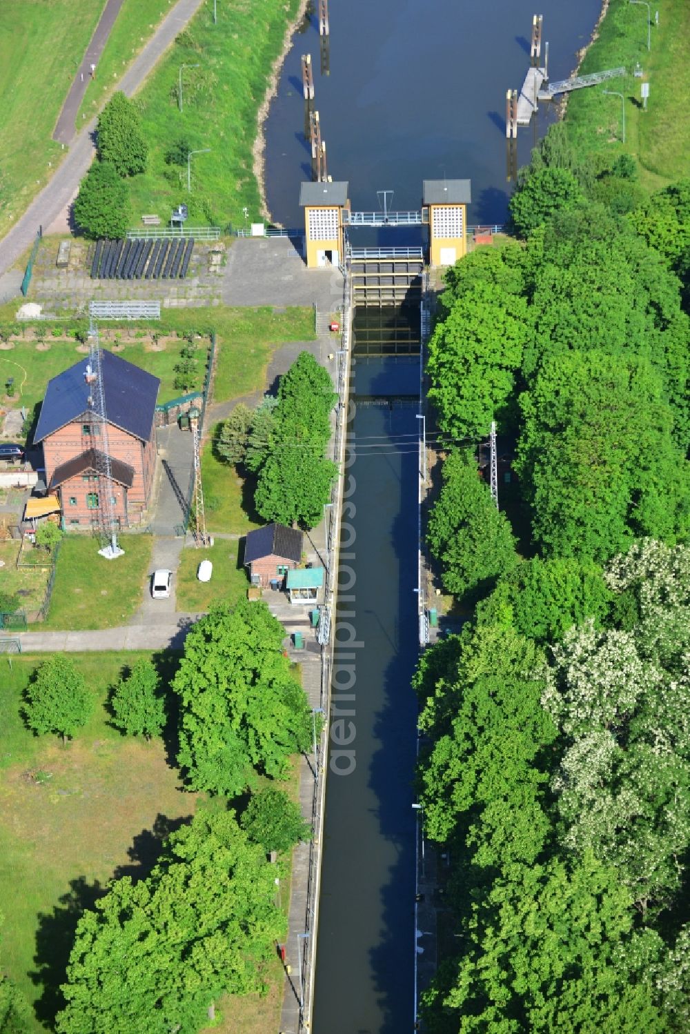 Elbe-Parey from above - Locks - plants on the banks of the waterway of the Pareyer Verbindungskanals des Wasser- und Schifffahrtsamt Brandenburg in Elbe-Parey in the state Saxony-Anhalt