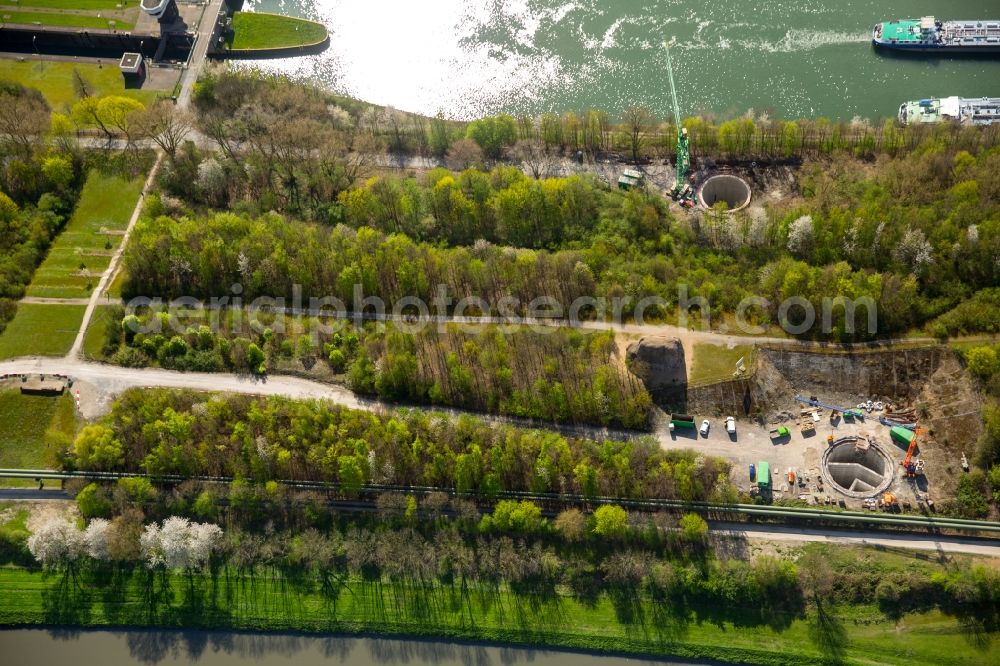 Gelsenkirchen from above - Locks - plants on the banks of the waterway of the Rhine-Herne Canal in Gelsenkirchen in the state North Rhine-Westphalia