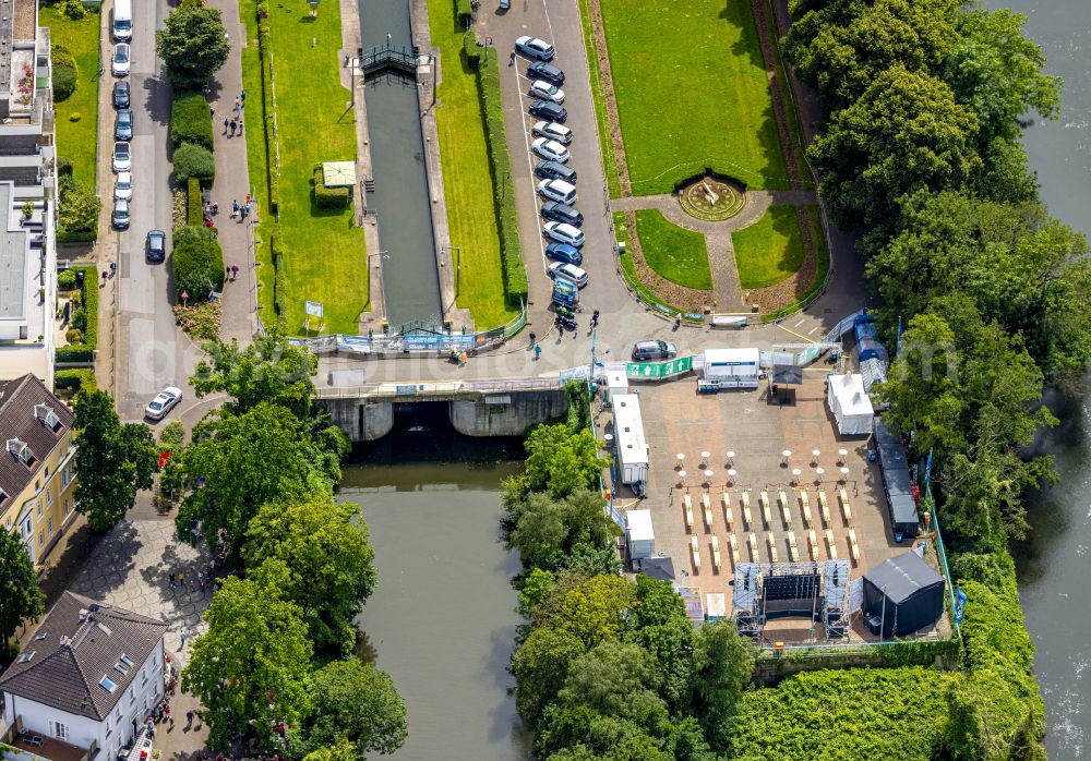 Aerial photograph Mülheim an der Ruhr - Locks - plants on the banks of the waterway of the Ruhr in Muelheim on the Ruhr in the state North Rhine-Westphalia