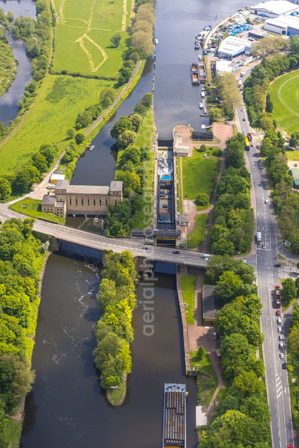 Saarnberg from the bird's eye view: Lock systems on the banks of the waterway Schifffahrtskanal and hydroelectric power station Raffelberg in Saarnberg in the state North Rhine-Westphalia, Germany