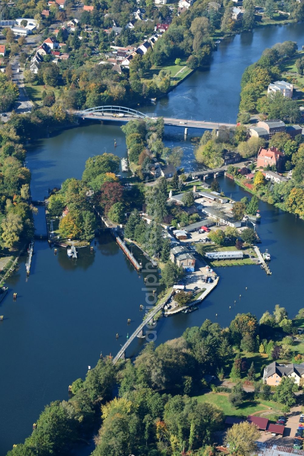 Aerial image Fürstenwalde/Spree - Locks - plants on the banks of the waterway of the Spree in Fuerstenwalde/Spree in the state Brandenburg, Germany