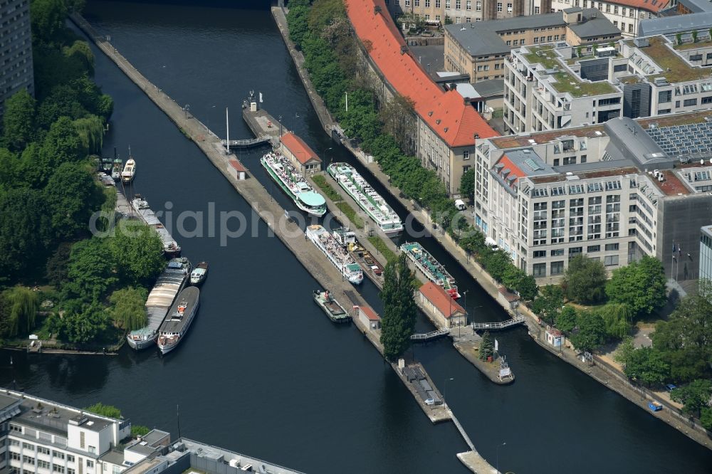 Aerial photograph Berlin - Locks - plants on the banks of the Spree River waterway in Berlin, Germany