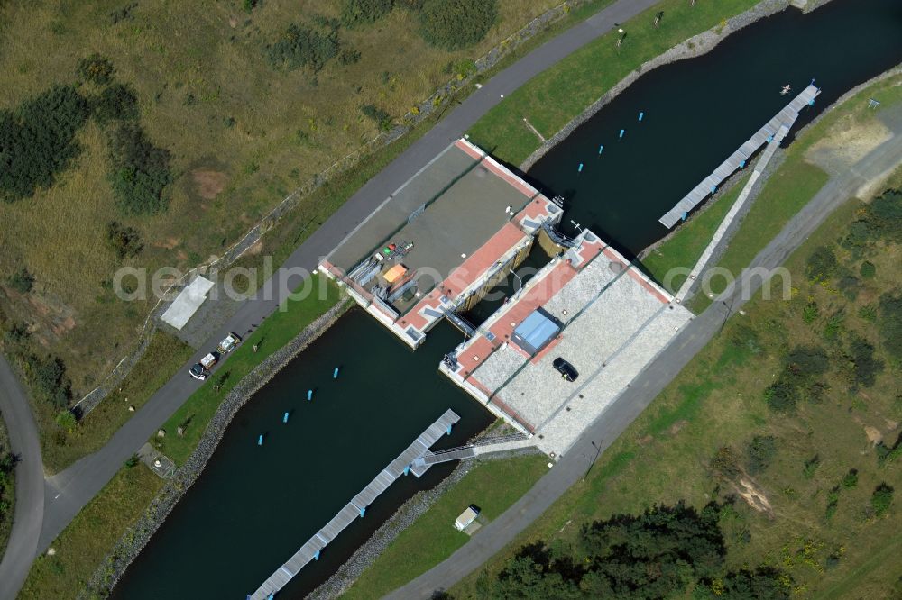 Aerial photograph Markkleeberg - Schleusenanlagen - Canoeing Park lock on the banks of the waterway of the connecting channel Auenhainer bay of Lake Markkleeberg and Lake Stoermthal in Markkleeberg in Saxony