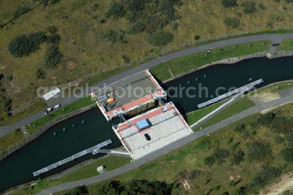 Markkleeberg from above - Schleusenanlagen - Canoeing Park lock on the banks of the waterway of the connecting channel Auenhainer bay of Lake Markkleeberg and Lake Stoermthal in Markkleeberg in Saxony