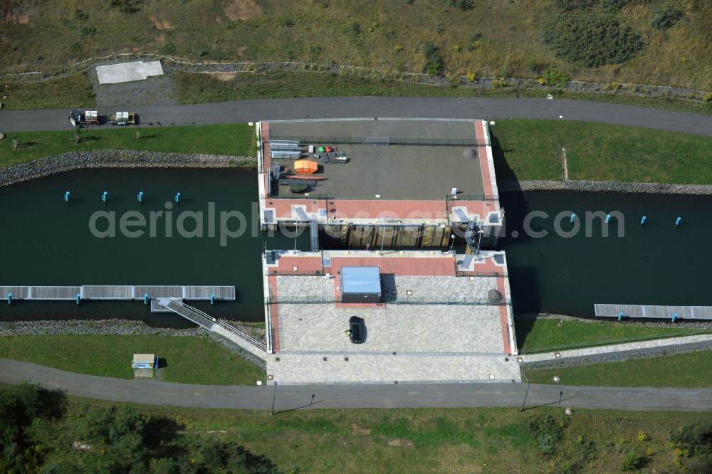 Markkleeberg from the bird's eye view: Schleusenanlagen - Canoeing Park lock on the banks of the waterway of the connecting channel Auenhainer bay of Lake Markkleeberg and Lake Stoermthal in Markkleeberg in Saxony