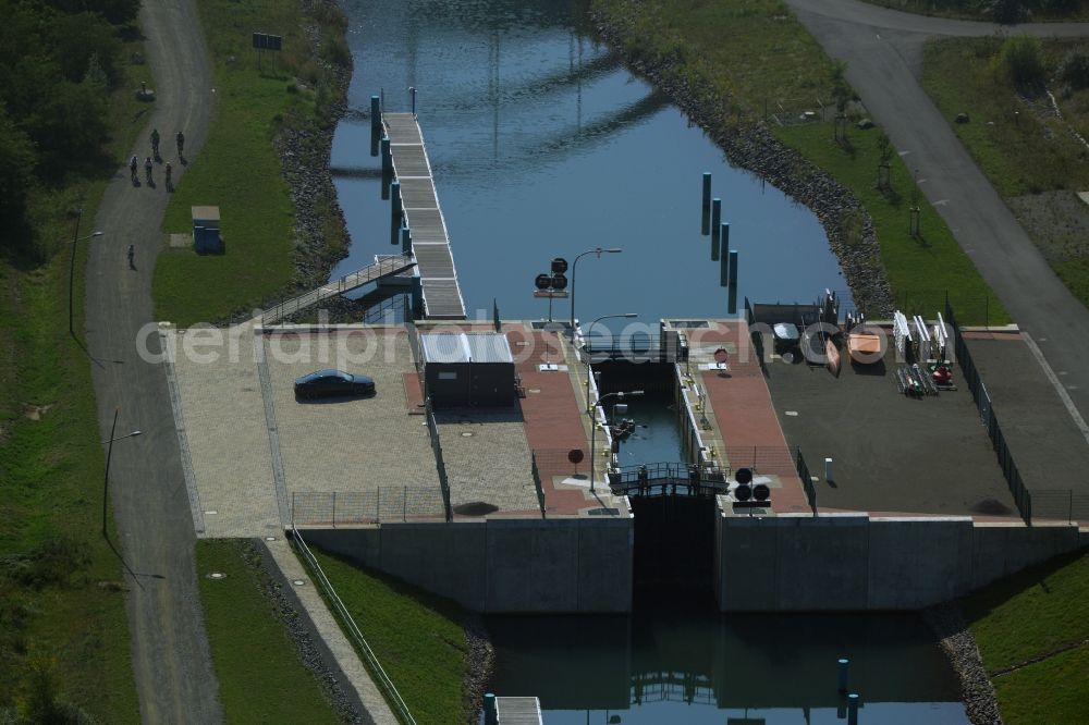 Markkleeberg from the bird's eye view: Schleusenanlagen - Canoeing Park lock on the banks of the waterway of the connecting channel Auenhainer bay of Lake Markkleeberg and Lake Stoermthal in Markkleeberg in Saxony