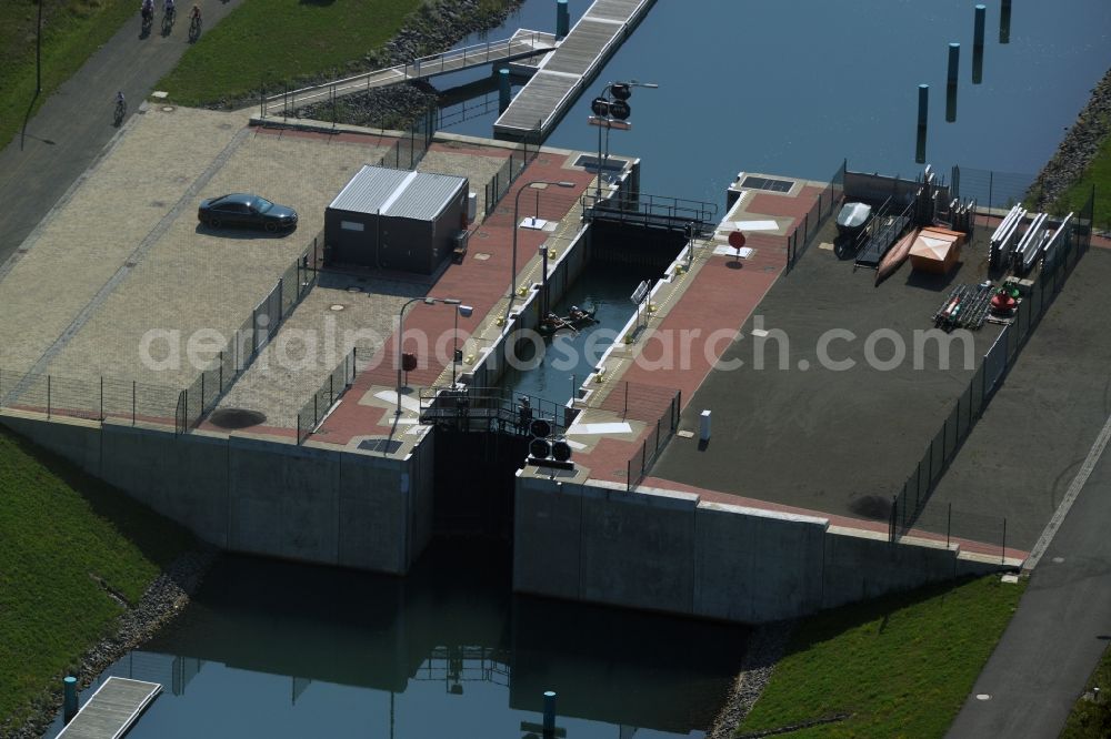 Aerial photograph Markkleeberg - Schleusenanlagen - Canoeing Park lock on the banks of the waterway of the connecting channel Auenhainer bay of Lake Markkleeberg and Lake Stoermthal in Markkleeberg in Saxony