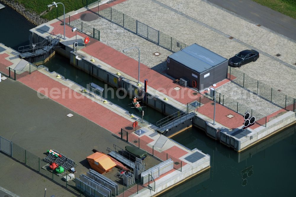 Markkleeberg from above - Schleusenanlagen - Canoeing Park lock on the banks of the waterway of the connecting channel Auenhainer bay of Lake Markkleeberg and Lake Stoermthal in Markkleeberg in Saxony