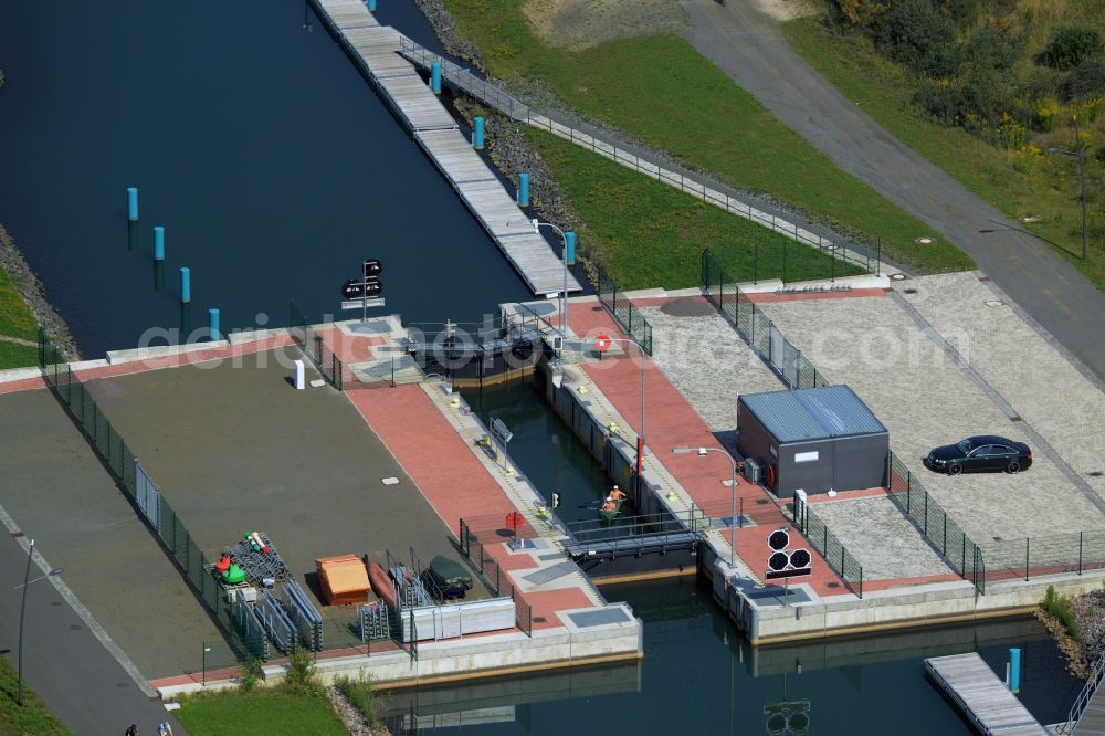 Aerial image Markkleeberg - Schleusenanlagen - Canoeing Park lock on the banks of the waterway of the connecting channel Auenhainer bay of Lake Markkleeberg and Lake Stoermthal in Markkleeberg in Saxony