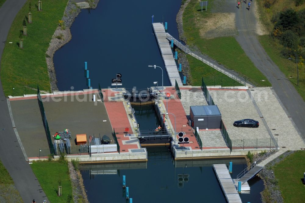 Aerial photograph Markkleeberg - Schleusenanlagen - Canoeing Park lock on the banks of the waterway of the connecting channel Auenhainer bay of Lake Markkleeberg and Lake Stoermthal in Markkleeberg in Saxony