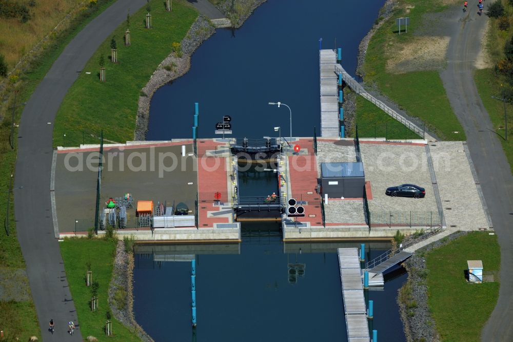 Markkleeberg from above - Schleusenanlagen - Canoeing Park lock on the banks of the waterway of the connecting channel Auenhainer bay of Lake Markkleeberg and Lake Stoermthal in Markkleeberg in Saxony