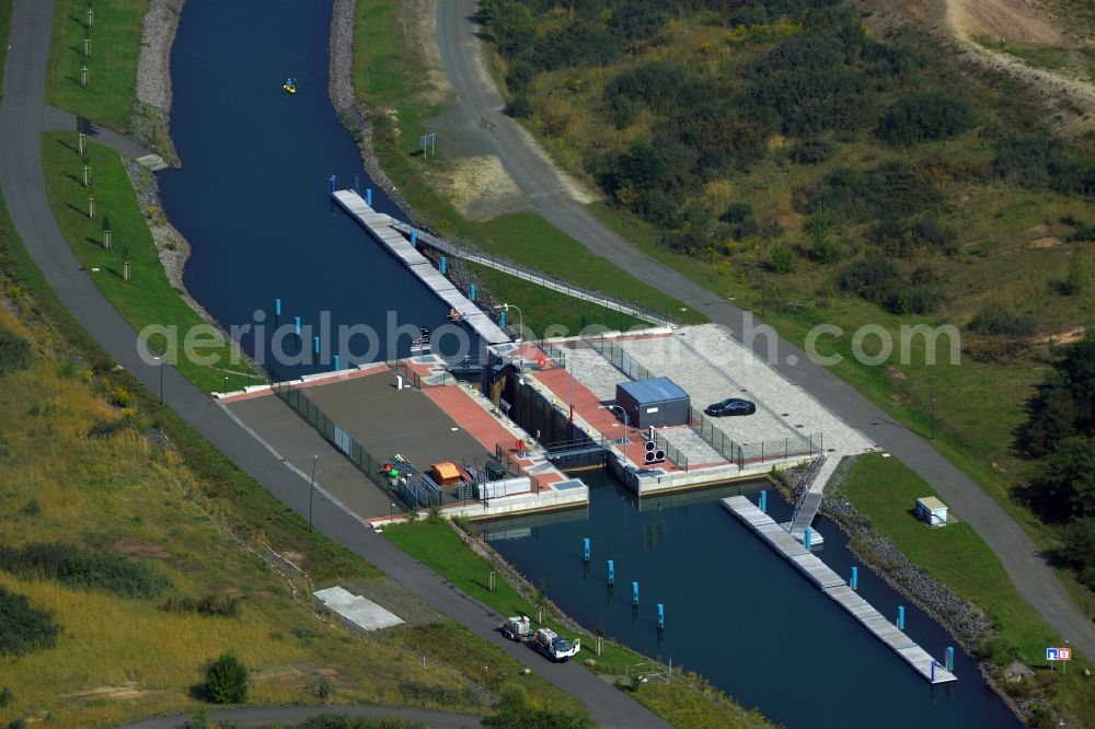 Aerial image Markkleeberg - Schleusenanlagen - Canoeing Park lock on the banks of the waterway of the connecting channel Auenhainer bay of Lake Markkleeberg and Lake Stoermthal in Markkleeberg in Saxony