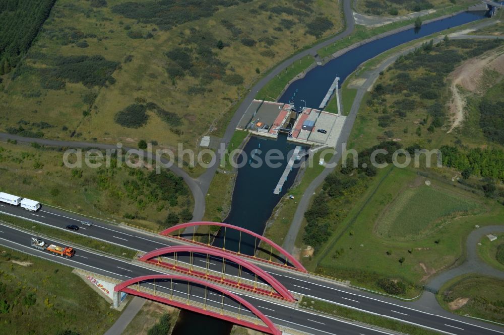 Markkleeberg from the bird's eye view: Schleusenanlagen - Canoeing Park lock on the banks of the waterway of the connecting channel Auenhainer bay of Lake Markkleeberg and Lake Stoermthal in Markkleeberg in Saxony