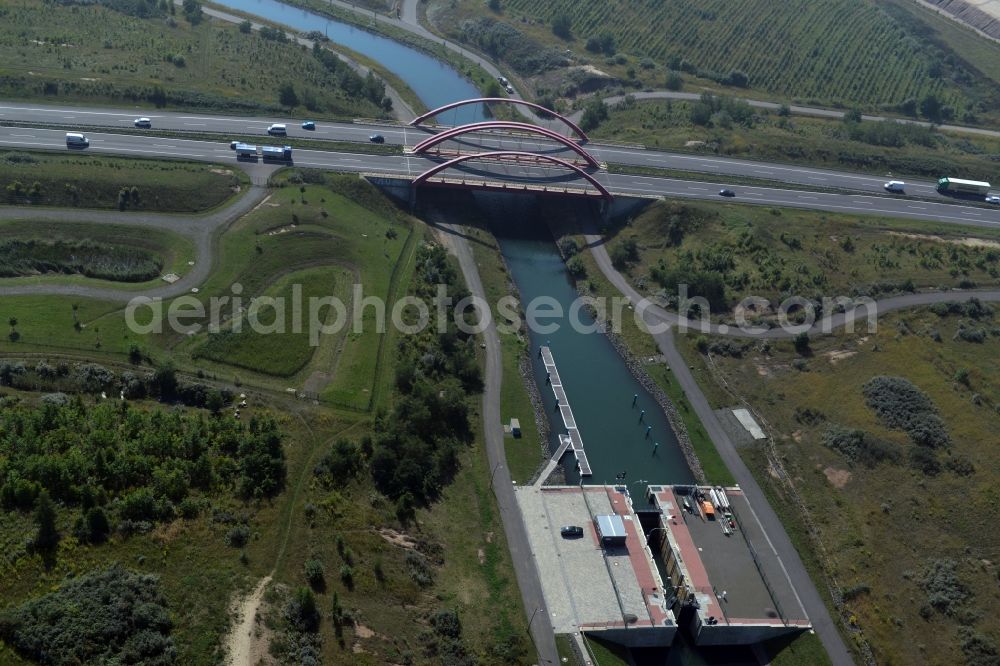 Aerial photograph Markkleeberg - Schleusenanlagen - Canoeing Park lock on the banks of the waterway of the connecting channel Auenhainer bay of Lake Markkleeberg and Lake Stoermthal in Markkleeberg in Saxony