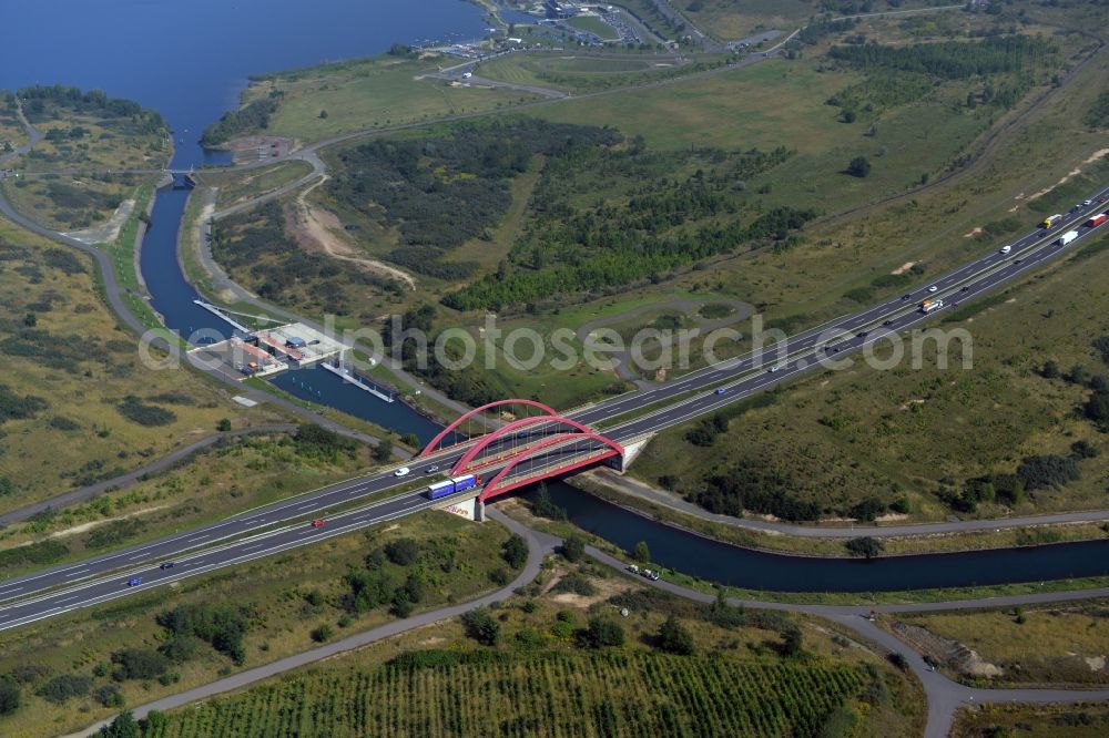 Aerial image Markkleeberg - Schleusenanlagen - Canoeing Park lock on the banks of the waterway of the connecting channel Auenhainer bay of Lake Markkleeberg and Lake Stoermthal in Markkleeberg in Saxony