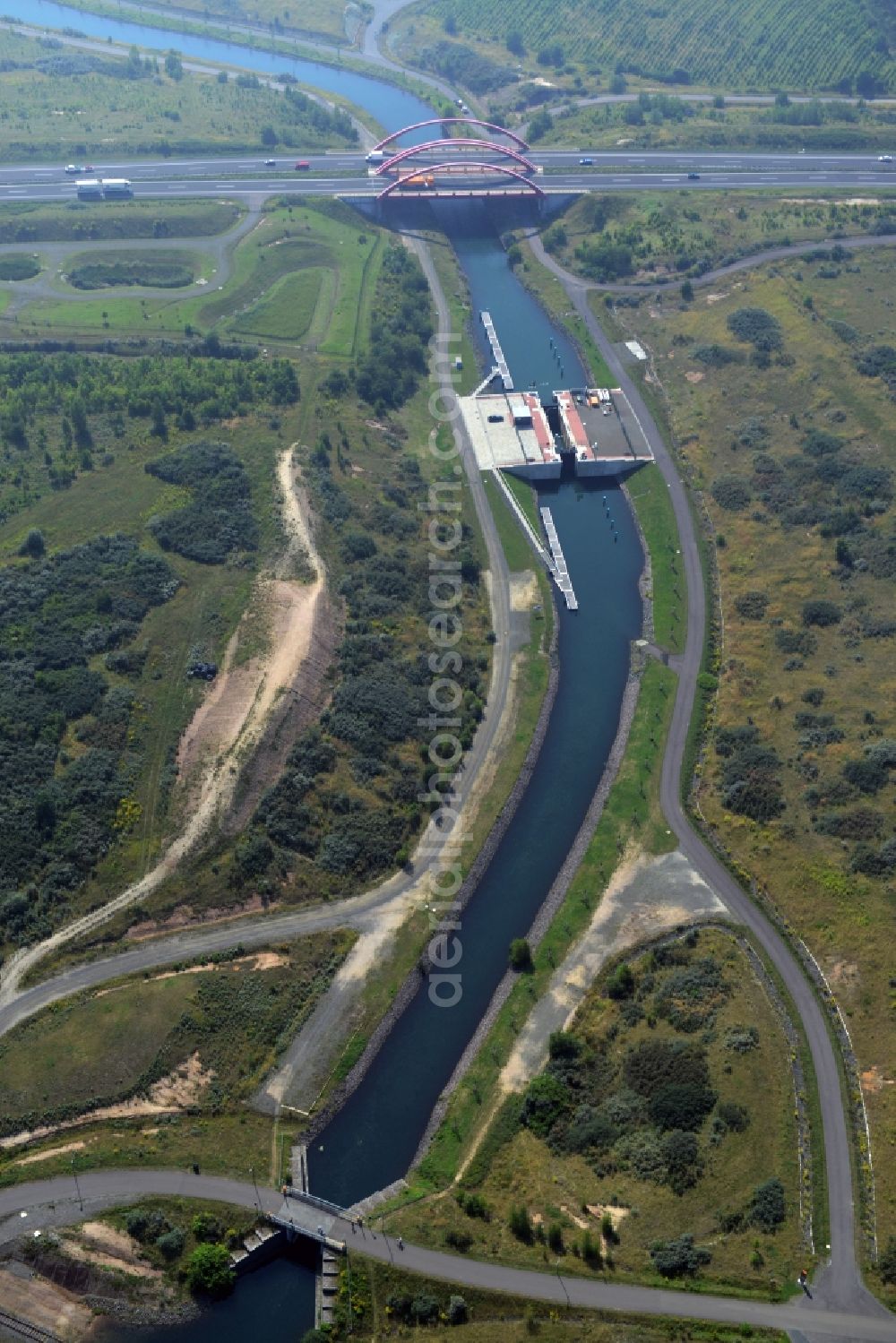 Markkleeberg from the bird's eye view: Schleusenanlagen - Canoeing Park lock on the banks of the waterway of the connecting channel Auenhainer bay of Lake Markkleeberg and Lake Stoermthal in Markkleeberg in Saxony