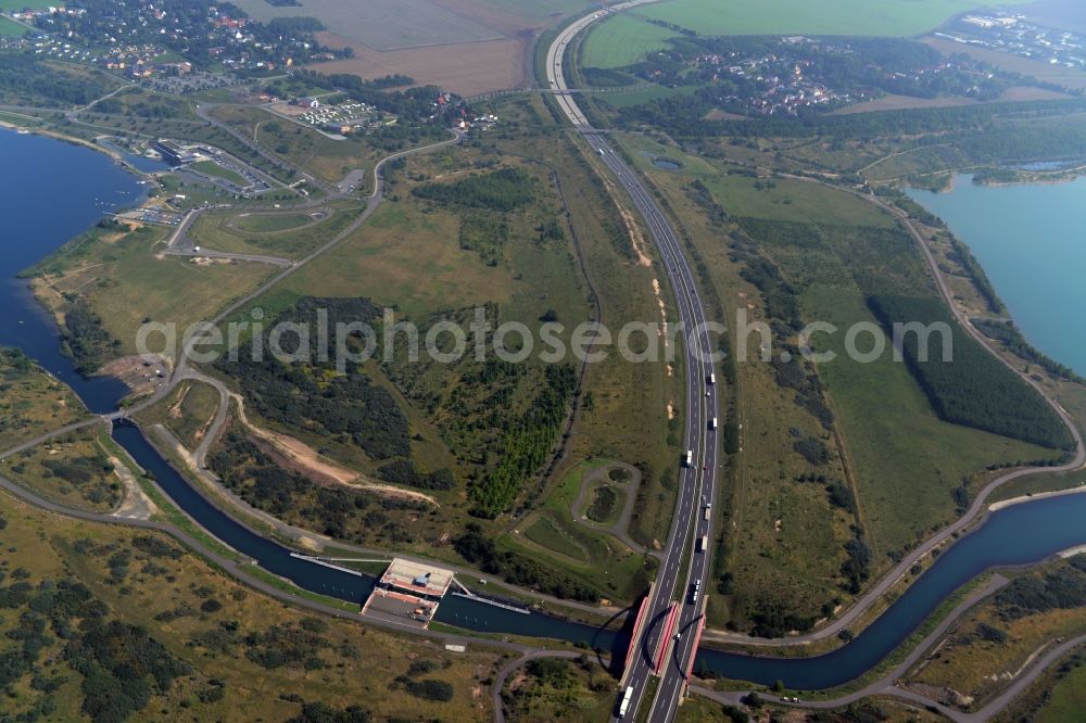 Aerial image Markkleeberg - Schleusenanlagen - Canoeing Park lock on the banks of the waterway of the connecting channel Auenhainer bay of Lake Markkleeberg and Lake Stoermthal in Markkleeberg in Saxony