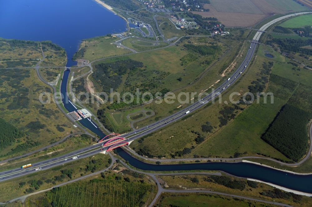 Aerial photograph Markkleeberg - Schleusenanlagen - Canoeing Park lock on the banks of the waterway of the connecting channel Auenhainer bay of Lake Markkleeberg and Lake Stoermthal in Markkleeberg in Saxony