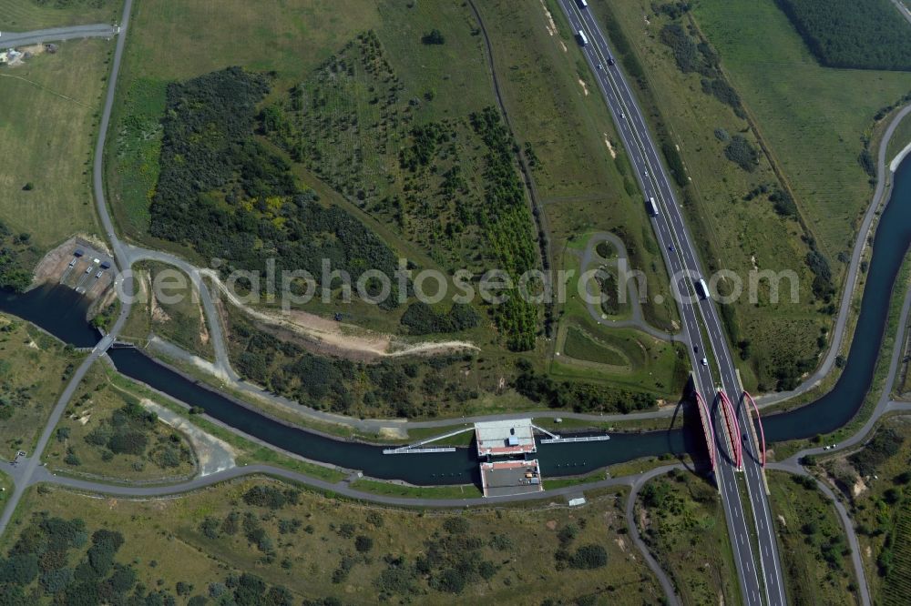 Aerial photograph Markkleeberg - Schleusenanlagen - Canoeing Park lock on the banks of the waterway of the connecting channel Auenhainer bay of Lake Markkleeberg and Lake Stoermthal in Markkleeberg in Saxony