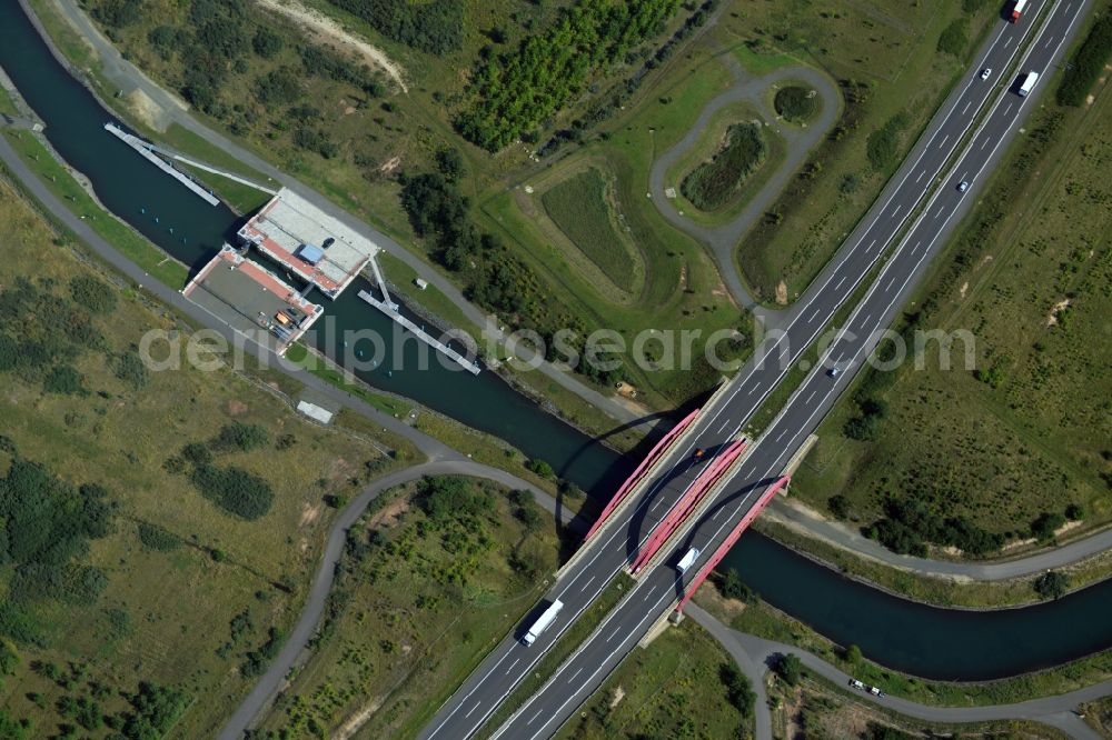 Markkleeberg from the bird's eye view: Schleusenanlagen - Canoeing Park lock on the banks of the waterway of the connecting channel Auenhainer bay of Lake Markkleeberg and Lake Stoermthal in Markkleeberg in Saxony