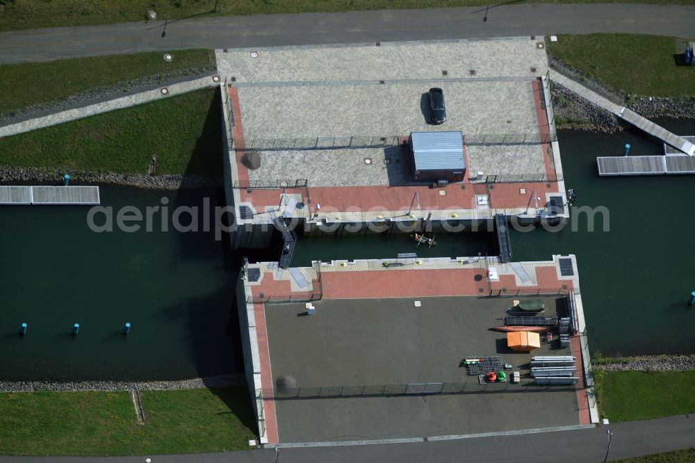 Aerial photograph Markkleeberg - Schleusenanlagen - Canoeing Park lock on the banks of the waterway of the connecting channel Auenhainer bay of Lake Markkleeberg and Lake Stoermthal in Markkleeberg in Saxony