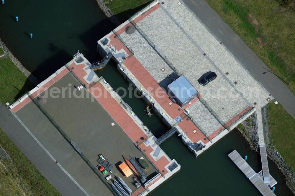 Markkleeberg from the bird's eye view: Schleusenanlagen - Canoeing Park lock on the banks of the waterway of the connecting channel Auenhainer bay of Lake Markkleeberg and Lake Stoermthal in Markkleeberg in Saxony