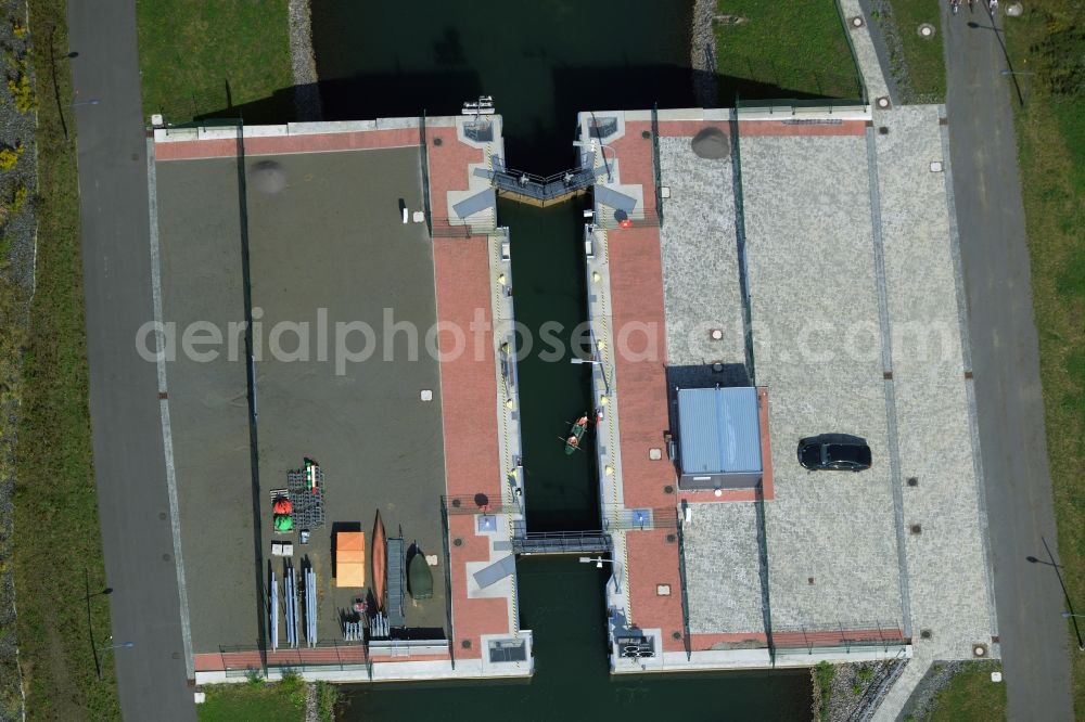 Aerial image Markkleeberg - Schleusenanlagen - Canoeing Park lock on the banks of the waterway of the connecting channel Auenhainer bay of Lake Markkleeberg and Lake Stoermthal in Markkleeberg in Saxony