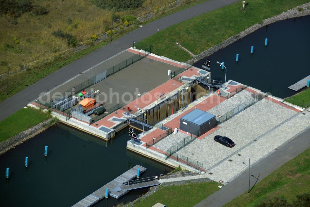 Markkleeberg from the bird's eye view: Locks - plants on the banks of the waterway of the Verbindungskanal Auenhainer Bucht - Stoermthaler See in Markkleeberg in the state Saxony