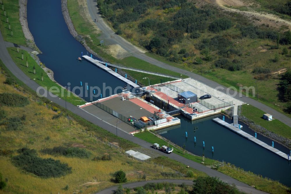 Aerial image Markkleeberg - Locks - plants on the banks of the waterway of the Verbindungskanal Auenhainer Bucht - Stoermthaler See in Markkleeberg in the state Saxony