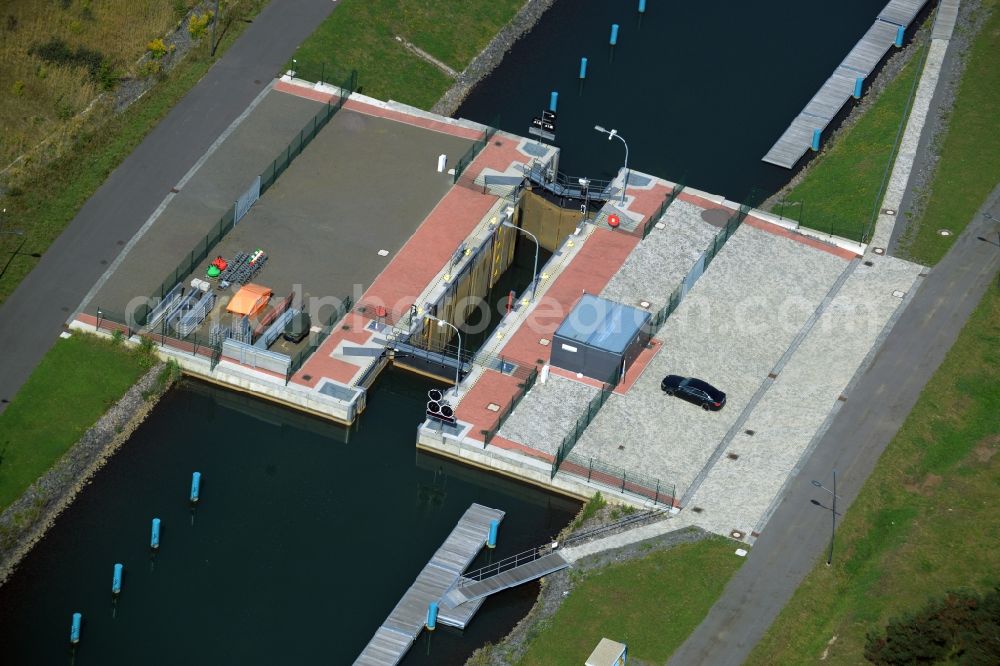 Markkleeberg from the bird's eye view: Locks - plants on the banks of the waterway of the Verbindungskanal Auenhainer Bucht - Stoermthaler See in Markkleeberg in the state Saxony