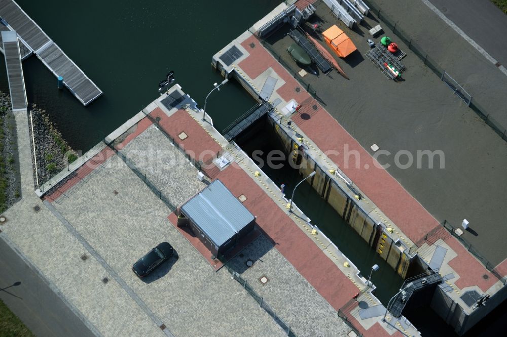 Aerial image Markkleeberg - Locks - plants on the banks of the waterway of the Verbindungskanal Auenhainer Bucht - Stoermthaler See in Markkleeberg in the state Saxony