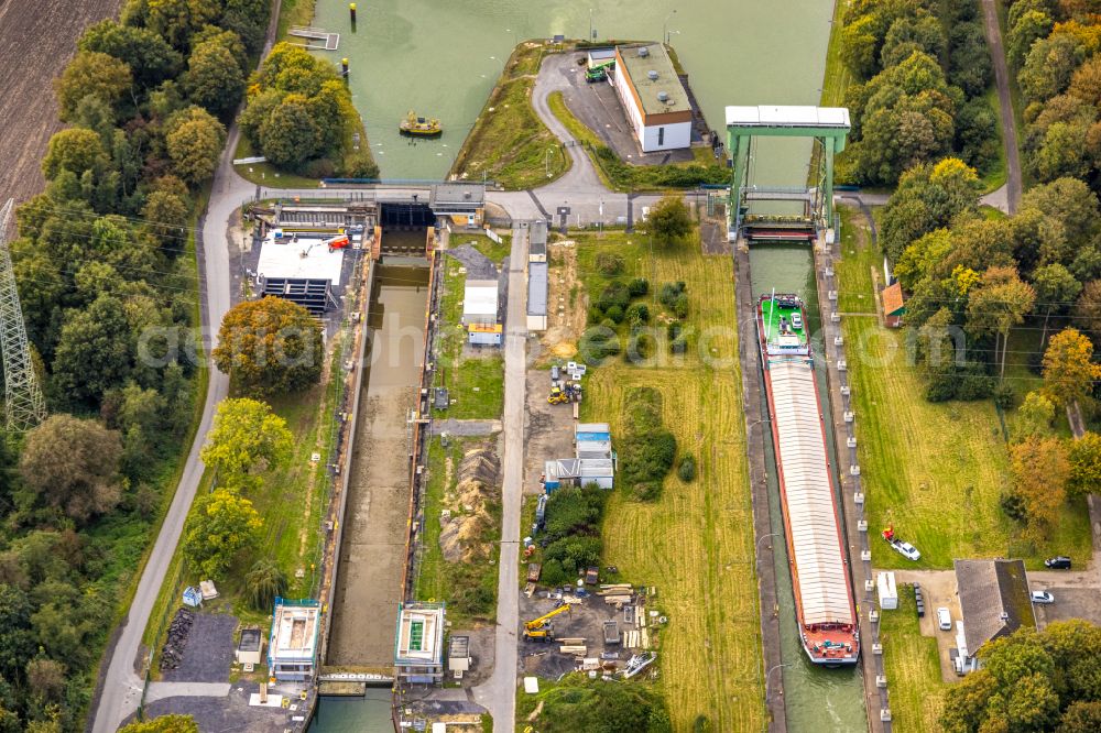 Aerial image Hünxe - Locks - plants on the banks of the waterway of the Wesel-Datteln-Kanal in Huenxe in the state North Rhine-Westphalia, Germany