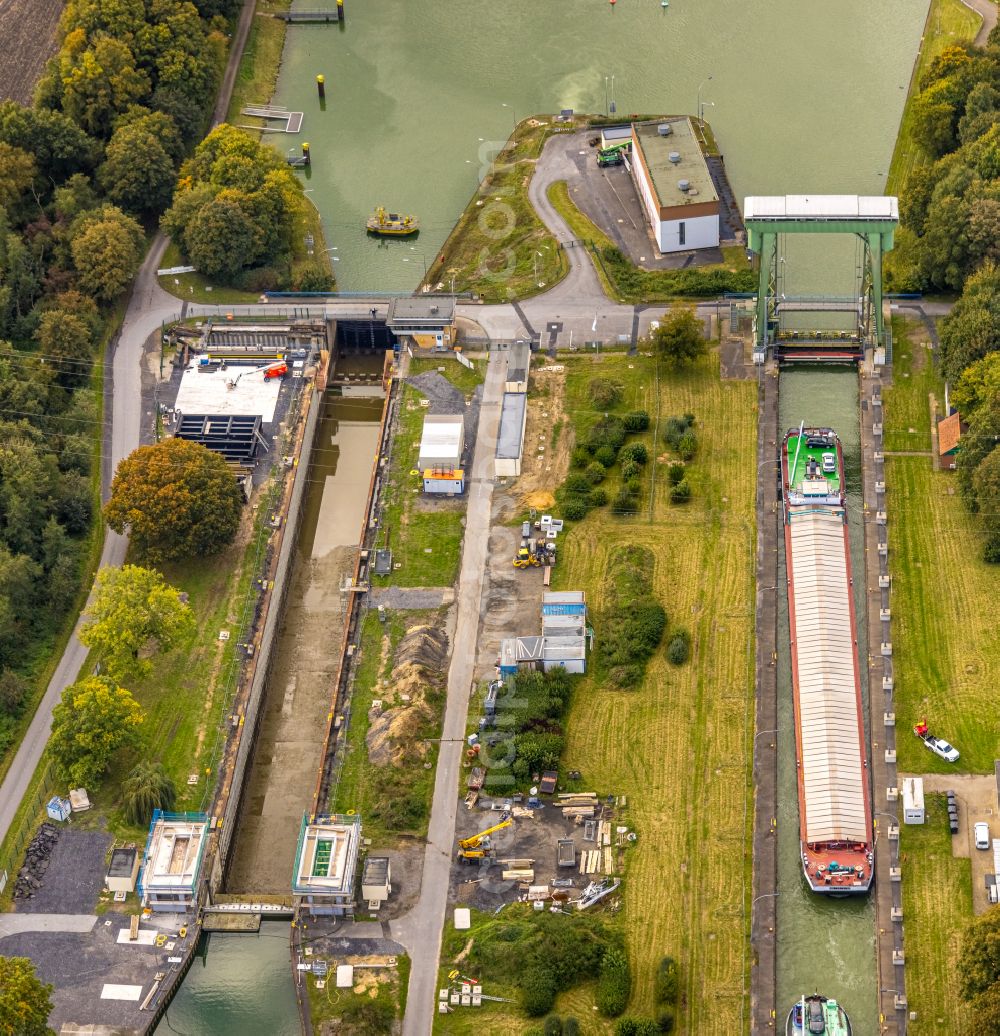 Aerial photograph Hünxe - Locks - plants on the banks of the waterway of the Wesel-Datteln-Kanal in Huenxe in the state North Rhine-Westphalia, Germany