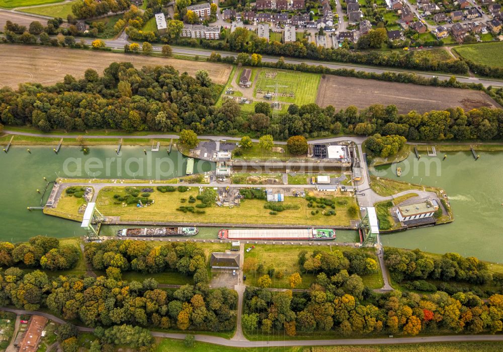 Hünxe from above - Locks - plants on the banks of the waterway of the Wesel-Datteln-Kanal in Huenxe in the state North Rhine-Westphalia, Germany