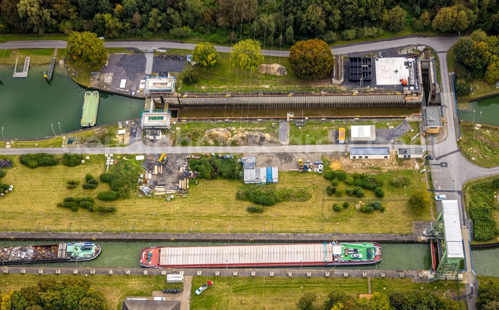 Hünxe from the bird's eye view: Locks - plants on the banks of the waterway of the Wesel-Datteln-Kanal in Huenxe in the state North Rhine-Westphalia, Germany