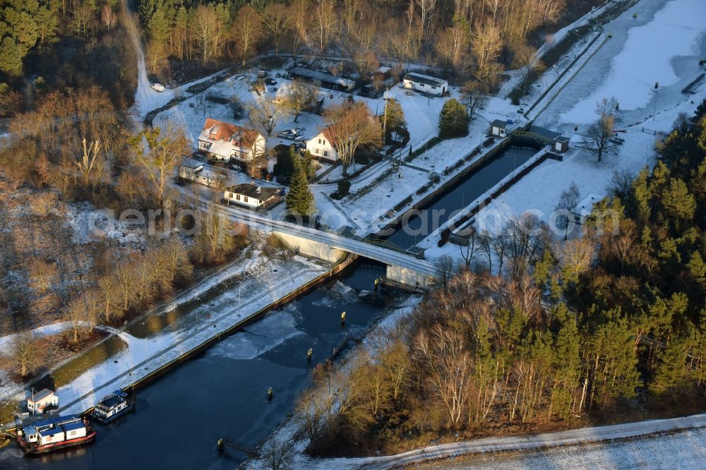 Schönwalde-Glien from the bird's eye view: Locks - plants on the banks of the waterway of the winter covered with snow and ice Havelkanal in Schoenwalde-Glien in the state Brandenburg