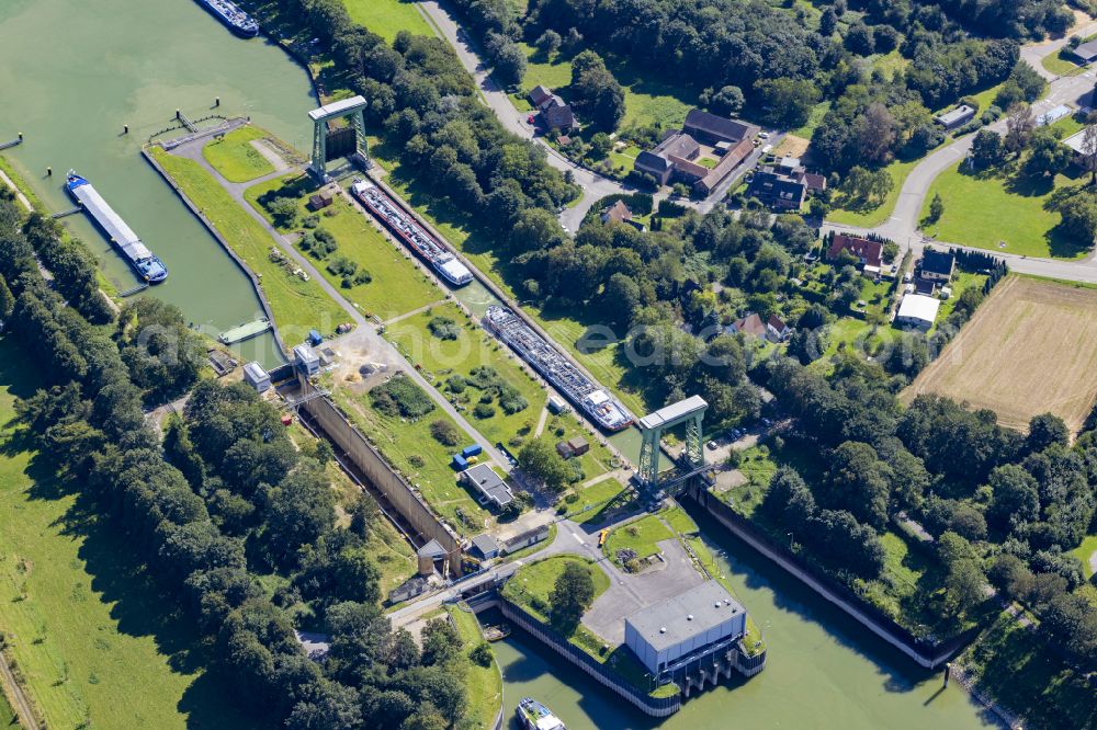 Emmelsum from above - Locks - plants on the banks of the waterway of the Wesel-Datteln-Kanal in the district Emmelsum in Wesel at Ruhrgebiet in the state North Rhine-Westphalia, Germany