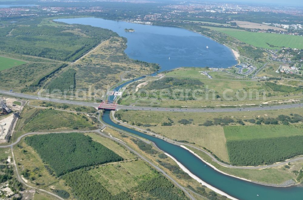 Markkleeberg from above - Lockage Canoeing Park lock on the riverside of the waterway of the connecting channel Auenhainer Bay of the Lake Markkleeberg and Lake Stoermthal with the leading highway bridge of the federal motorway A38 in Markkleeberg in Saxony